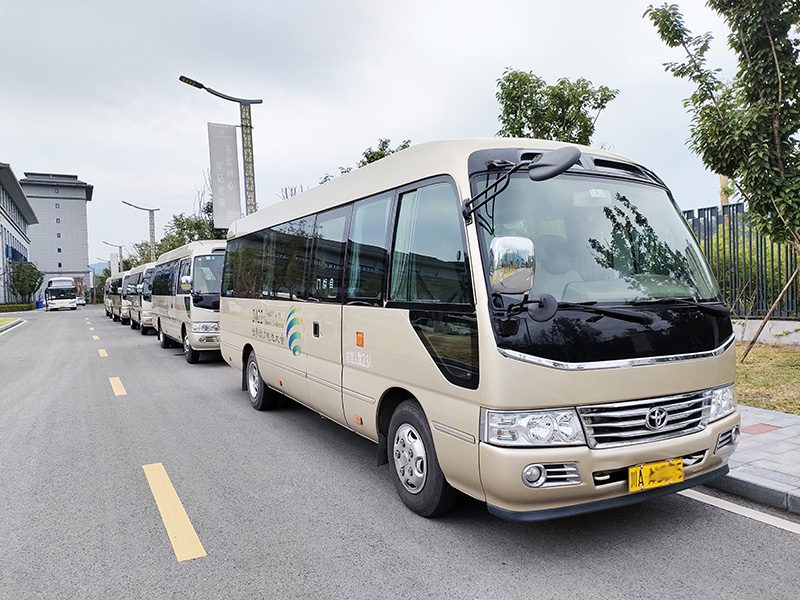 成都考斯特租車 成都考斯特租車